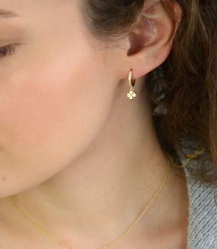 Eleganckie kolczyki damskie Nomination Italy z kolekcji Petit Sparkle. Srebro 925 pozłacane 18K złotem, ozdobne koniczynki z cyrkoniami. Idealny prezent z certyfikatem autentyczności (2).JPG